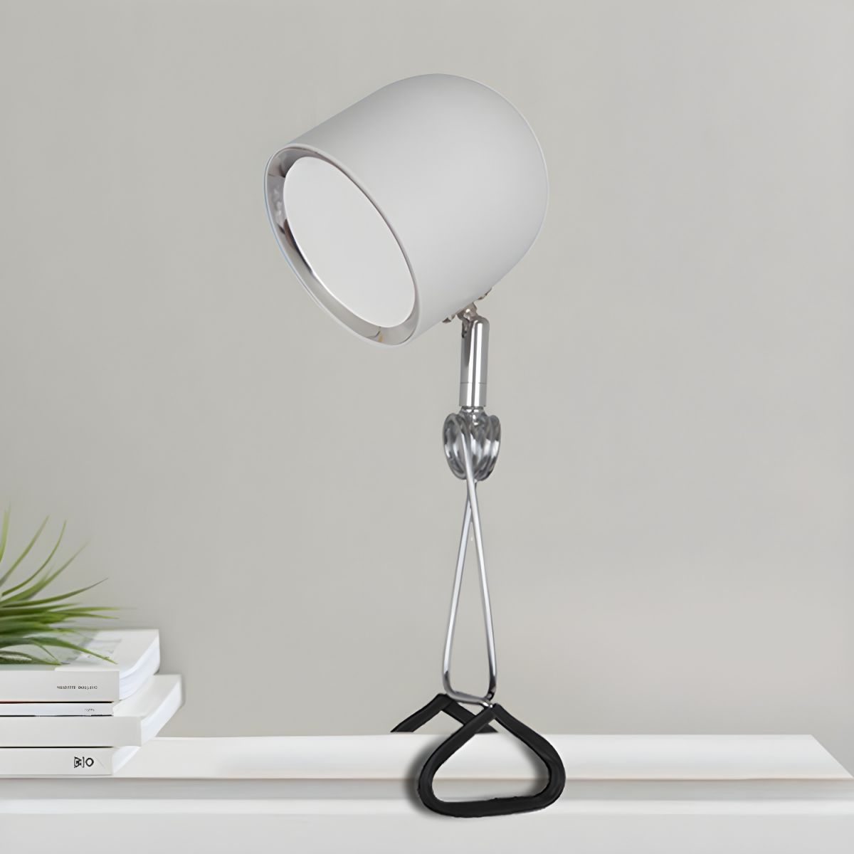 Adjustable Clip Table Lamp Modern Metal Design | Jarnivo