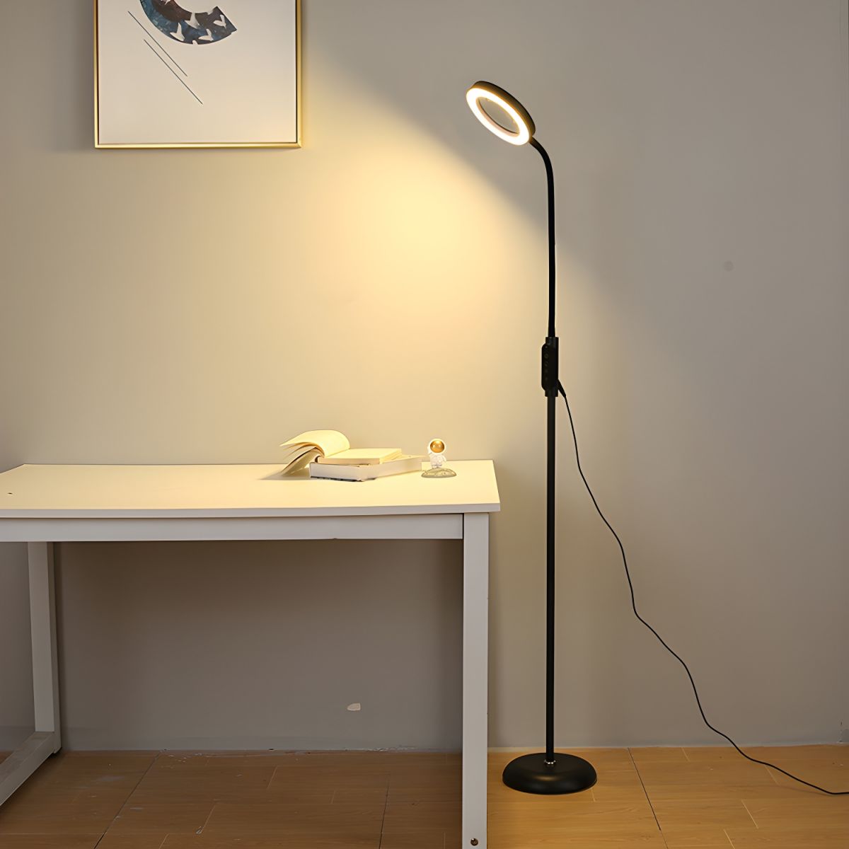 Contemporary LED Floor Lamp With Adjustable Metal Form | Lorvane