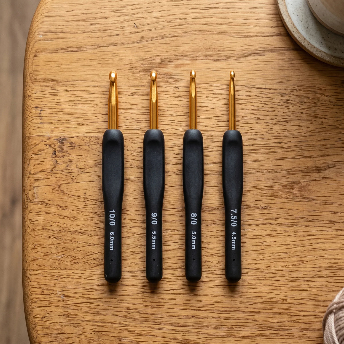 Contoured Handle Crochet Hook Set