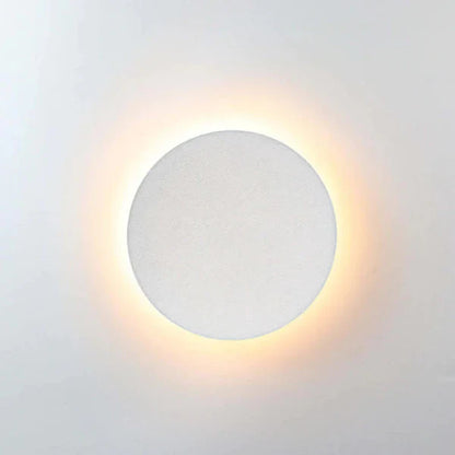 Minimalist Metal LED Outdoor Wall Sconce Light | Norluma