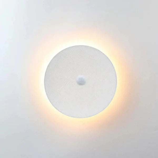 Minimalist Metal LED Outdoor Wall Sconce Light | Norluma