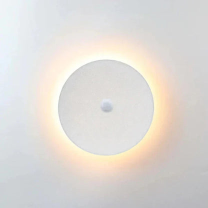 Minimalist Metal LED Outdoor Wall Sconce Light | Norluma