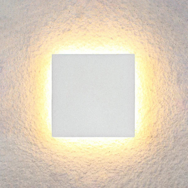 Minimalist Metal LED Outdoor Wall Sconce Light | Norluma