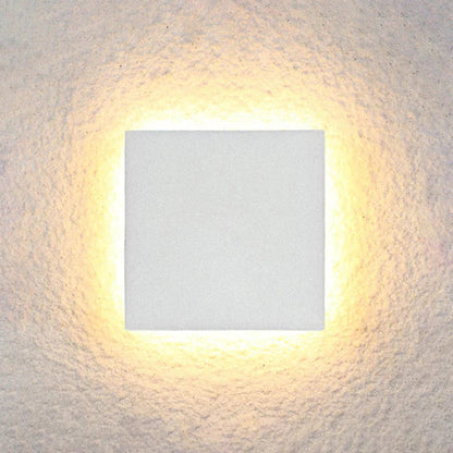Minimalist Metal LED Outdoor Wall Sconce Light | Norluma