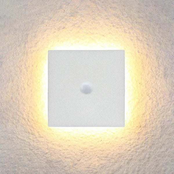 Minimalist Metal LED Outdoor Wall Sconce Light | Norluma