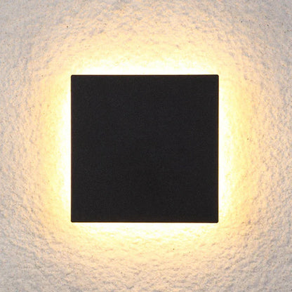 Minimalist Metal LED Outdoor Wall Sconce Light | Norluma