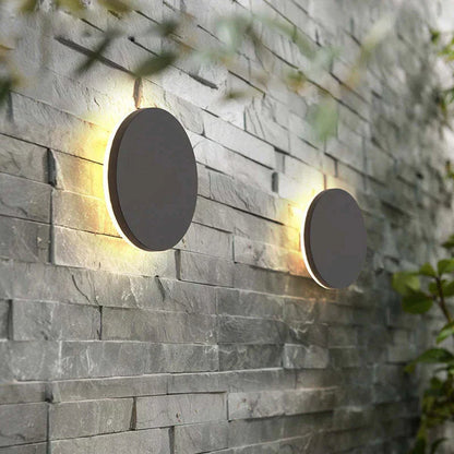 Minimalist Metal LED Outdoor Wall Sconce Light | Norluma
