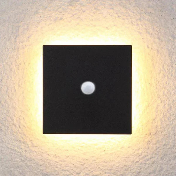 Minimalist Metal LED Outdoor Wall Sconce Light | Norluma