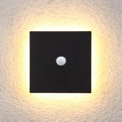 Minimalist Metal LED Outdoor Wall Sconce Light | Norluma