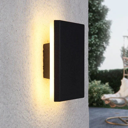 Minimalist Metal LED Outdoor Wall Sconce Light | Norluma