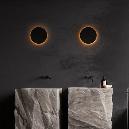 Minimalist Metal LED Outdoor Wall Sconce Light | Norluma