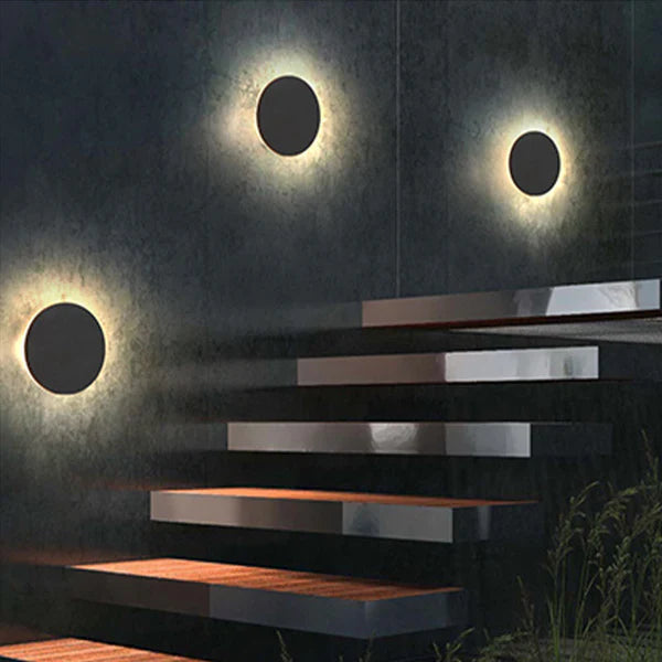 Minimalist Metal LED Outdoor Wall Sconce Light | Norluma