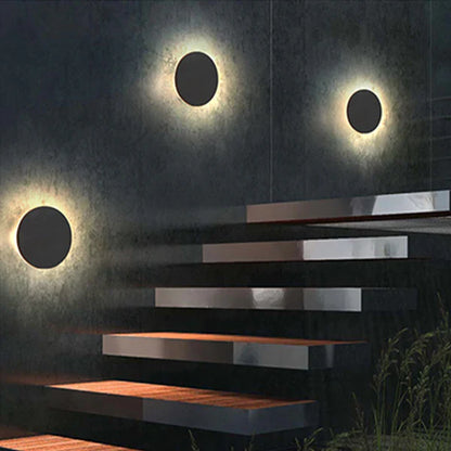 Minimalist Metal LED Outdoor Wall Sconce Light | Norluma