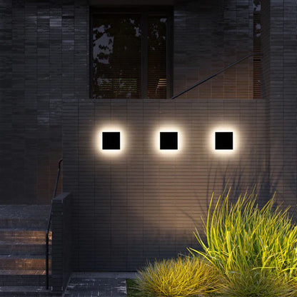 Minimalist Metal LED Outdoor Wall Sconce Light | Norluma