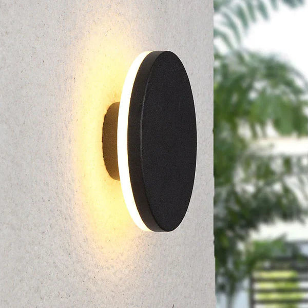 Minimalist Metal LED Outdoor Wall Sconce Light | Norluma
