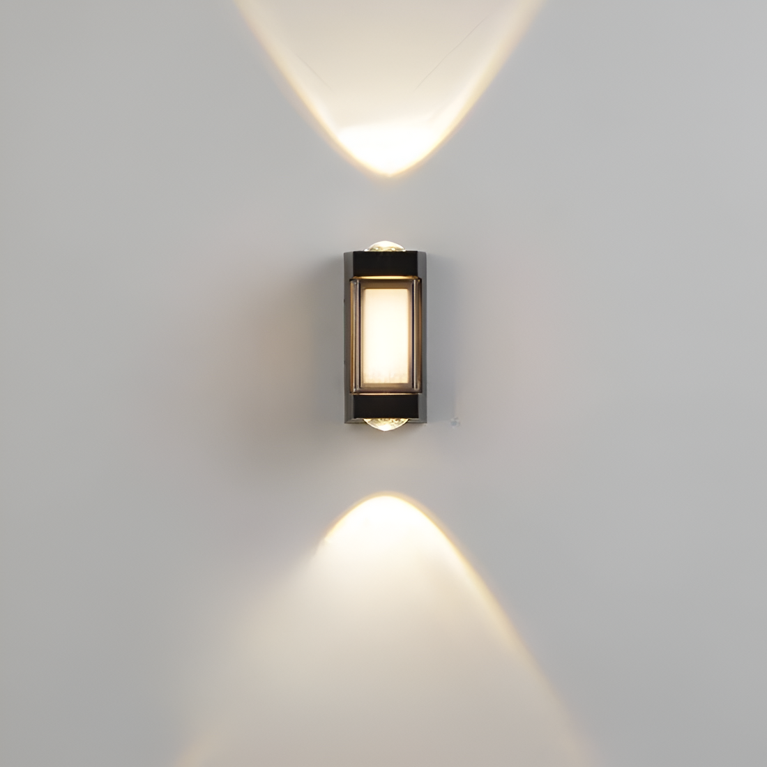 Minimalist Waterproof Acrylic Outdoor Wall Light | Solvian