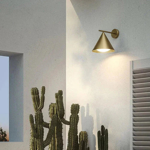 Modern Cone Metal Outdoor Wall Light with Warm LED | Sconera