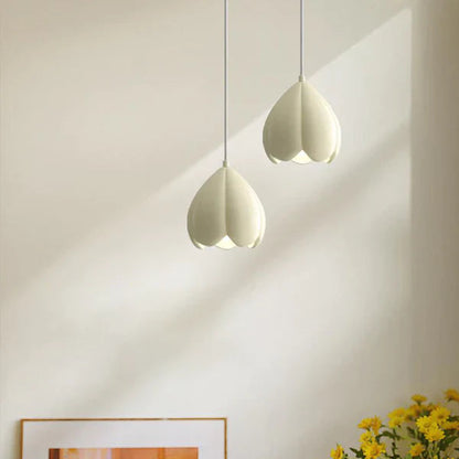 Modern Floral Resin Shade Pendant Light for Interiors | Quorel