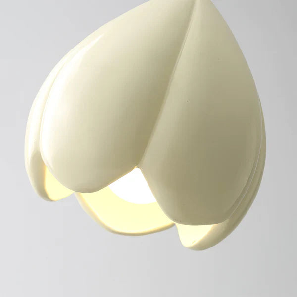 Modern Floral Resin Shade Pendant Light for Interiors | Quorel