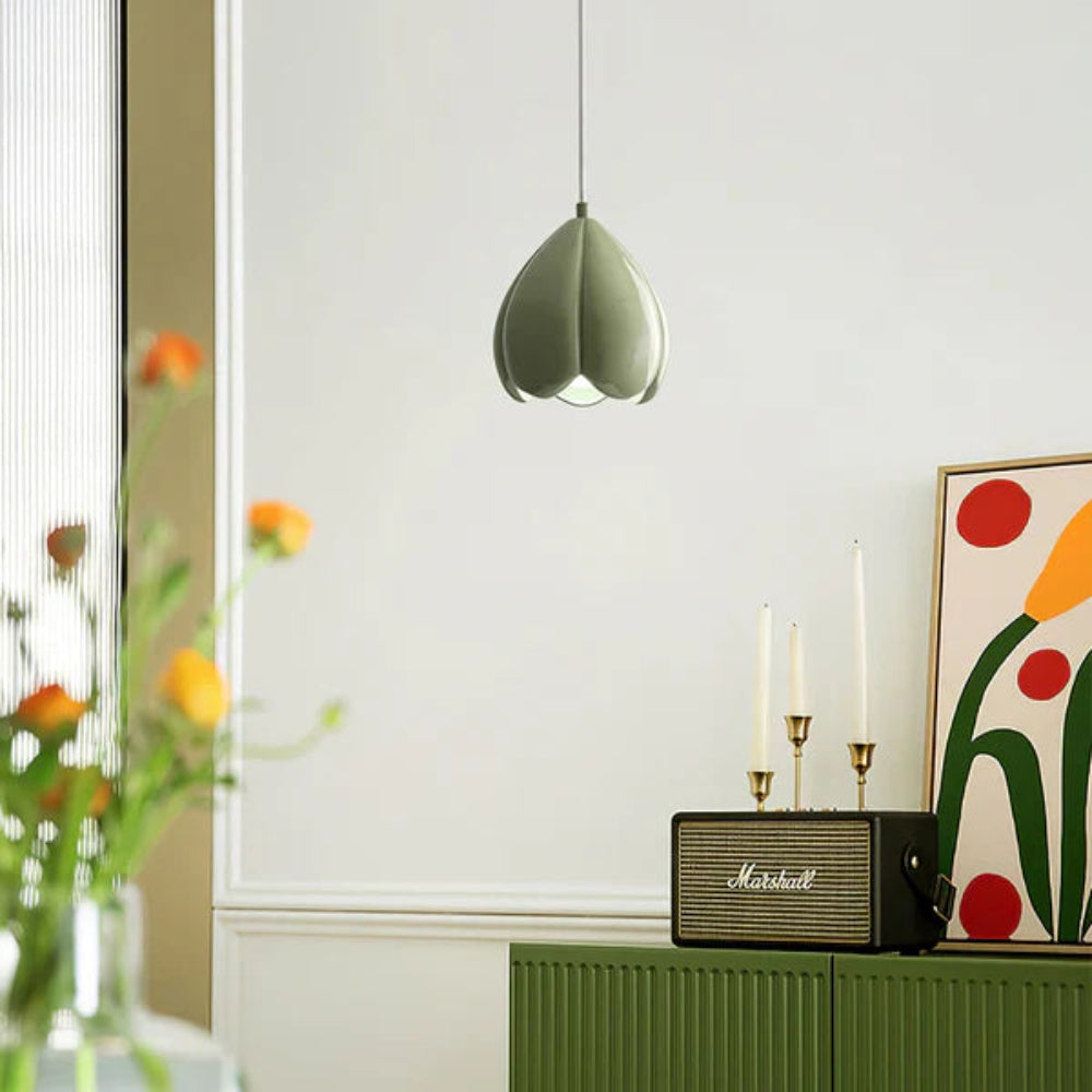 Modern Floral Resin Shade Pendant Light for Interiors | Quorel