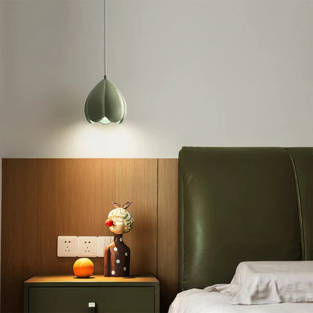 Modern Floral Resin Shade Pendant Light for Interiors | Quorel