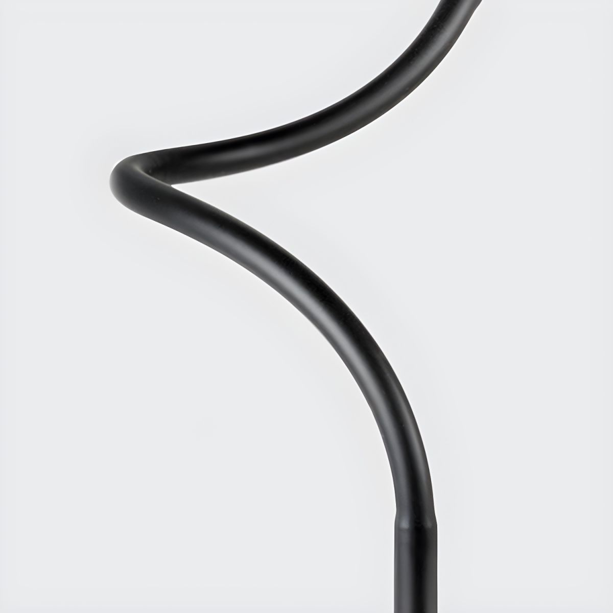 Modern LED Floor Lamp With Slim Metal Tube Design | Elvoria