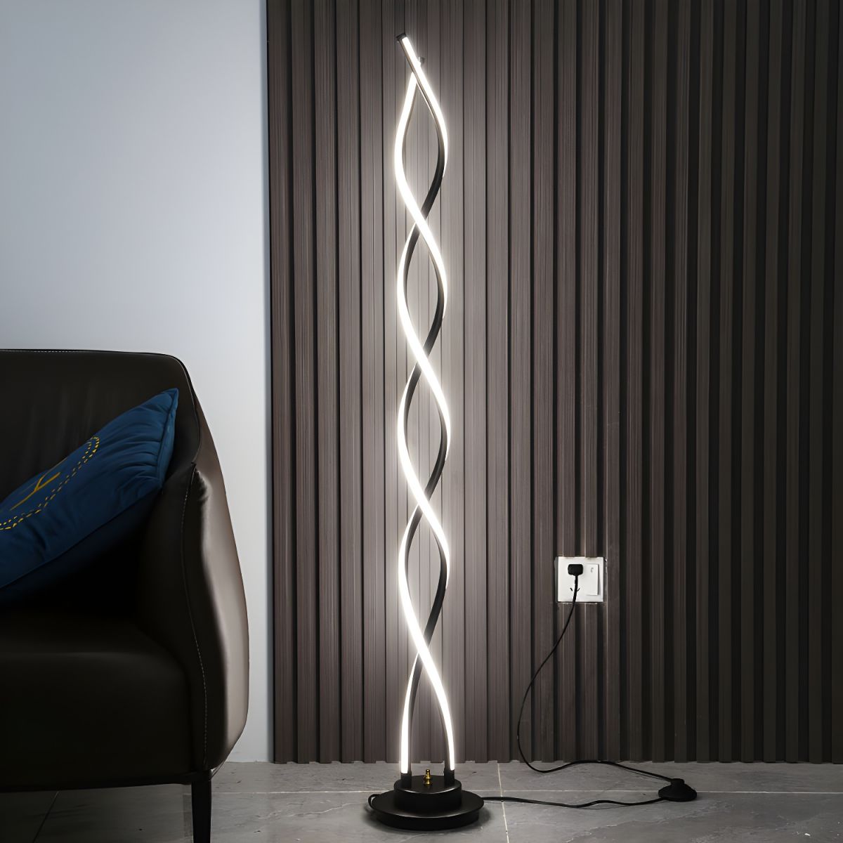 Modern Linear Metal Floor Lamp for Living Spaces | Lamven