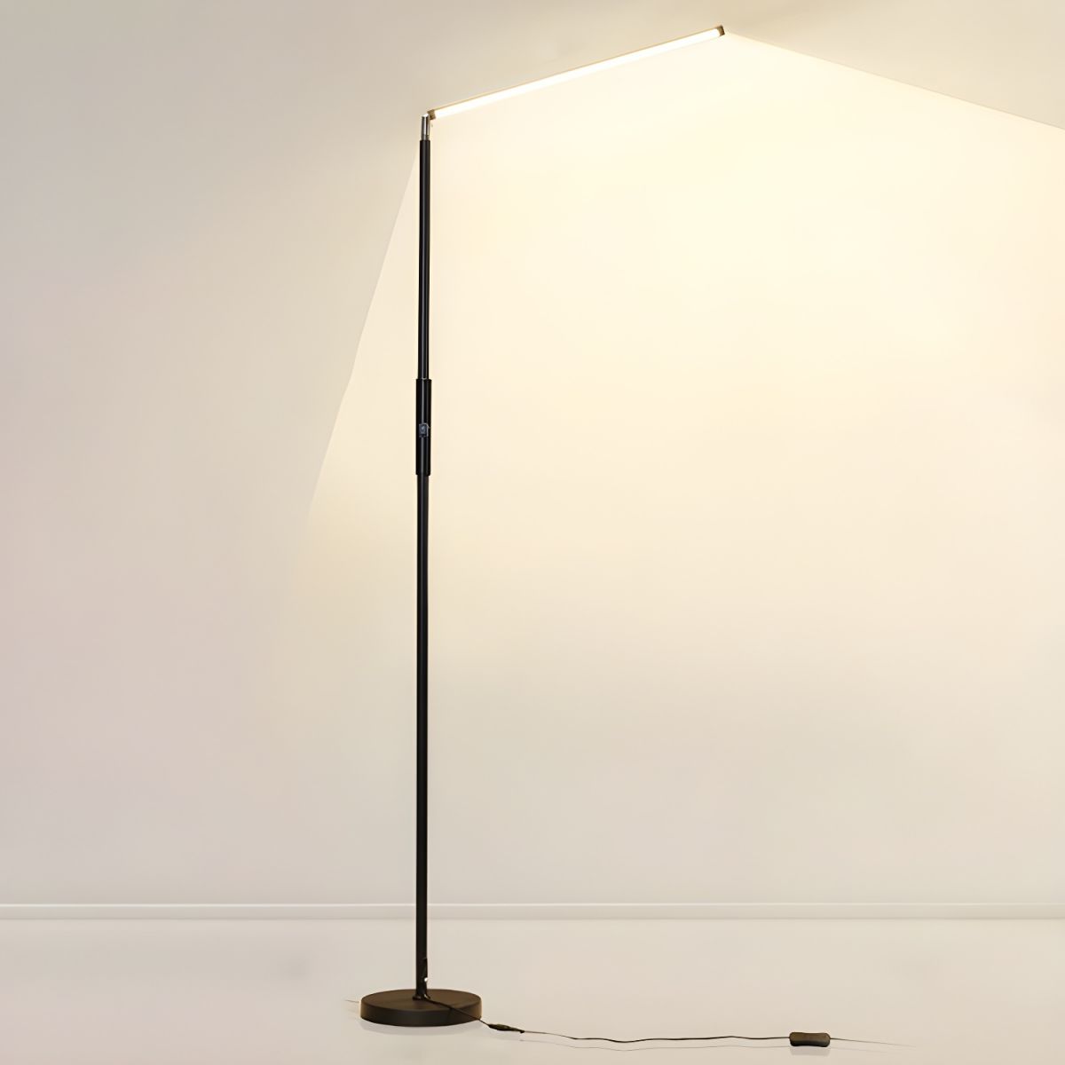 Modern Metal Floor Lamp With Clean Linear LED Form | Norveth