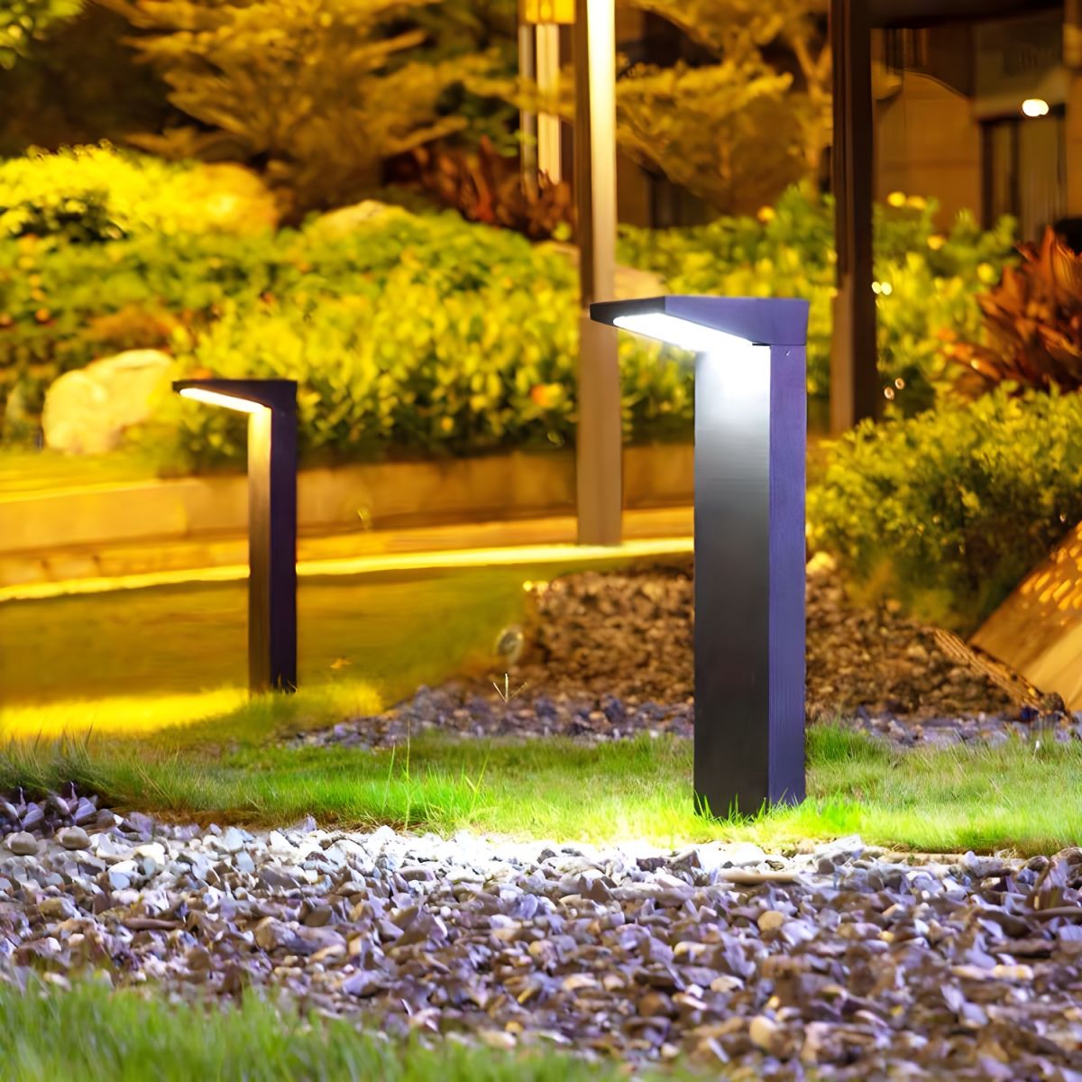Modern Metallic LED Solar Black Outdoor Stake Light | Raynix