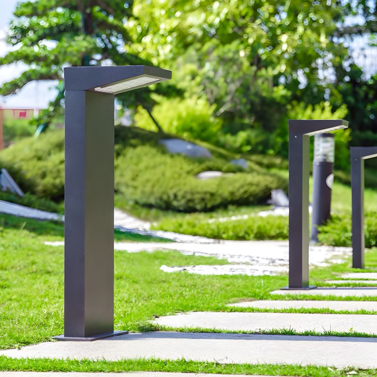 Modern Metallic LED Solar Black Outdoor Stake Light | Raynix