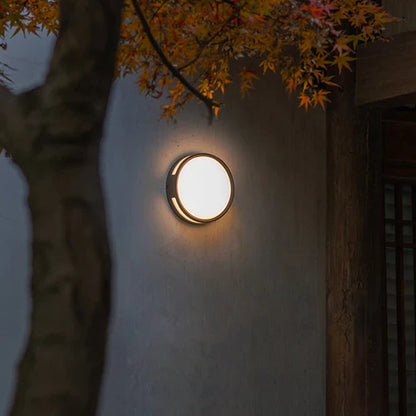 Modern Round LED Metal Wall Light for Outdoors | Nortiq
