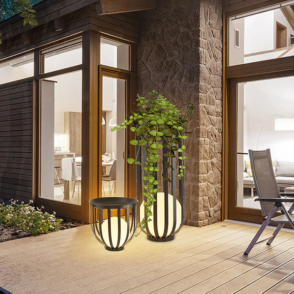Modern Solar Metal Outdoor Floor Lamp for Patios | Lumiera