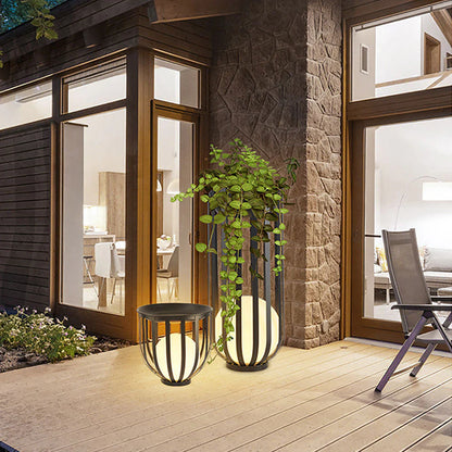 Modern Solar Metal Outdoor Floor Lamp for Patios | Lumiera