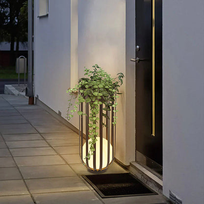 Modern Solar Metal Outdoor Floor Lamp for Patios | Lumiera