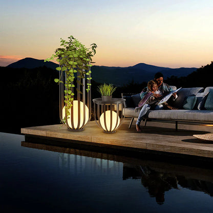 Modern Solar Metal Outdoor Floor Lamp for Patios | Lumiera