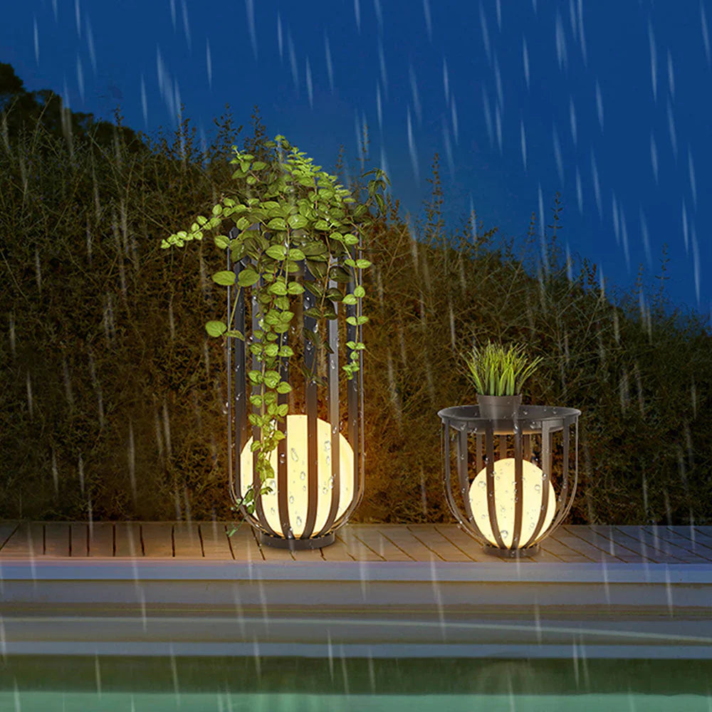 Modern Solar Metal Outdoor Floor Lamp for Patios | Lumiera