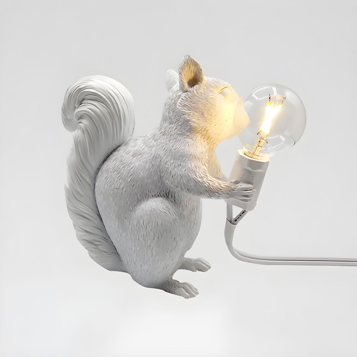 Nordic Art Deco Resin Squirrel Table Lamp | Kelmoro
