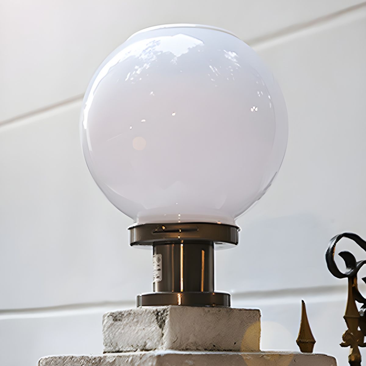 Nordic Metal Ball Solar Outdoor Garden Pillar Light | Solvren