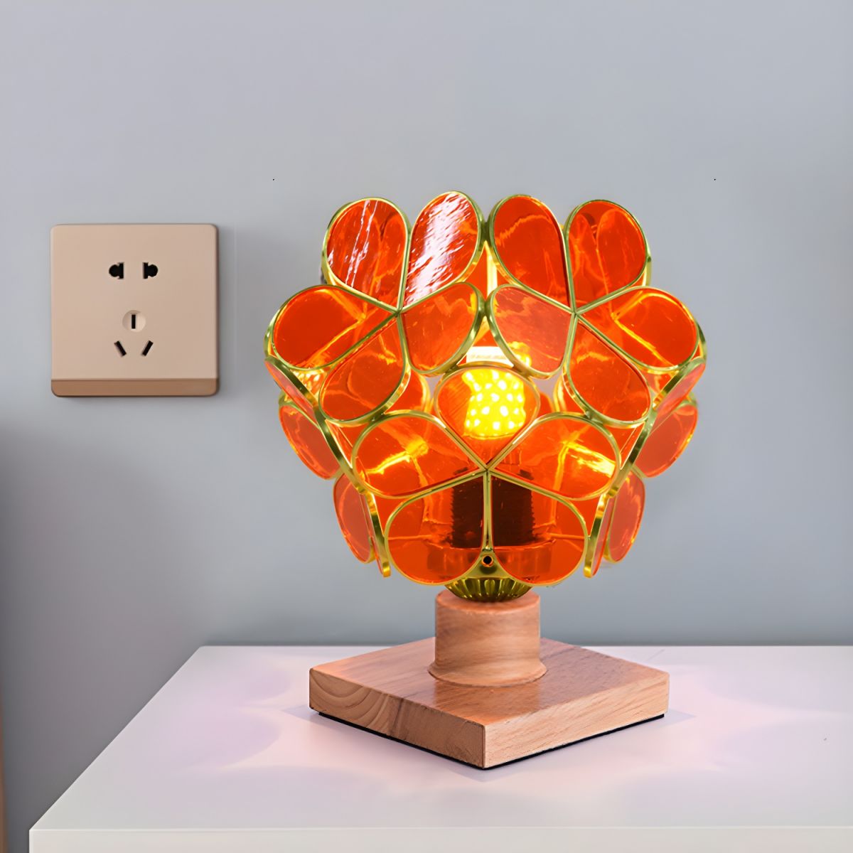 Nordic Tiffany Stained Glass Table Lamp with Wood Base | Drovelle
