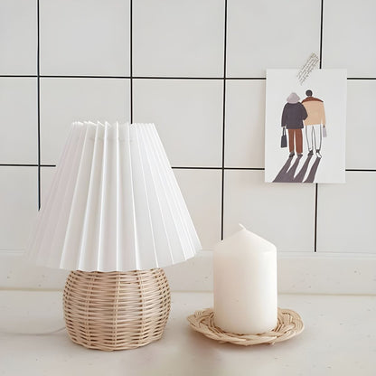Oriental Table Lamp with Rattan and Pagoda Shade | Tervika
