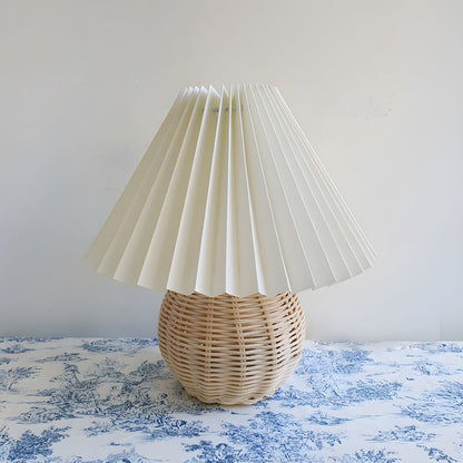 Oriental Table Lamp with Rattan and Pagoda Shade | Tervika