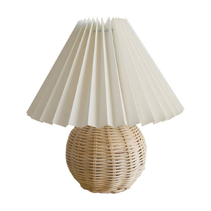 Oriental Table Lamp with Rattan and Pagoda Shade | Tervika