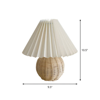 Oriental Table Lamp with Rattan and Pagoda Shade | Tervika