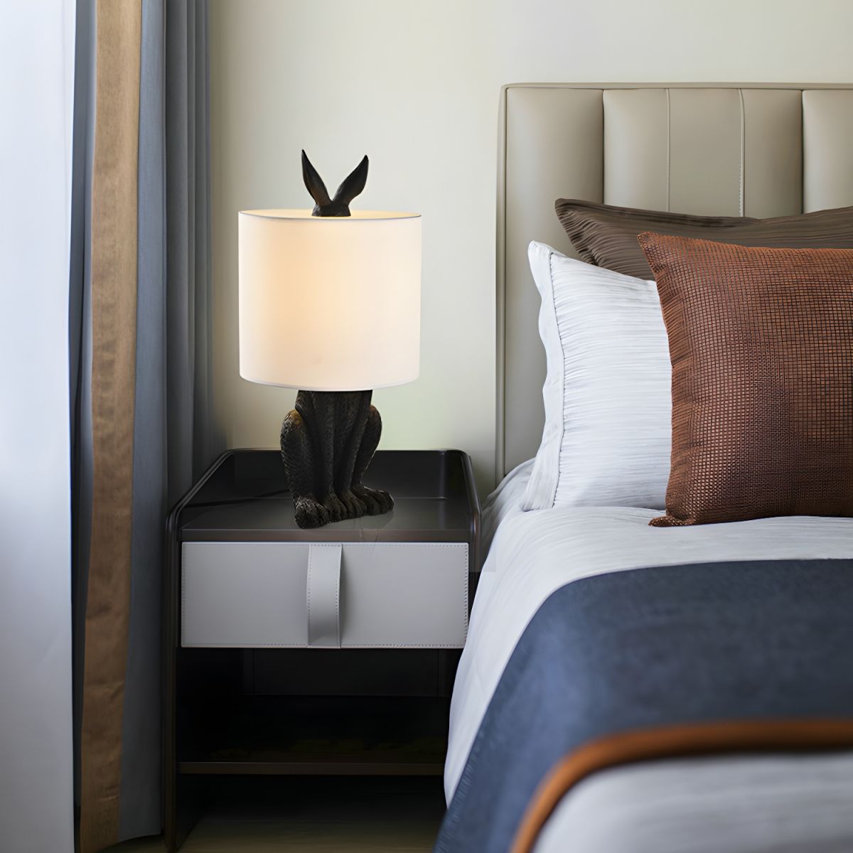 Resin Rabbit Table Lamp Nordic Art Deco Style | Qunvexa