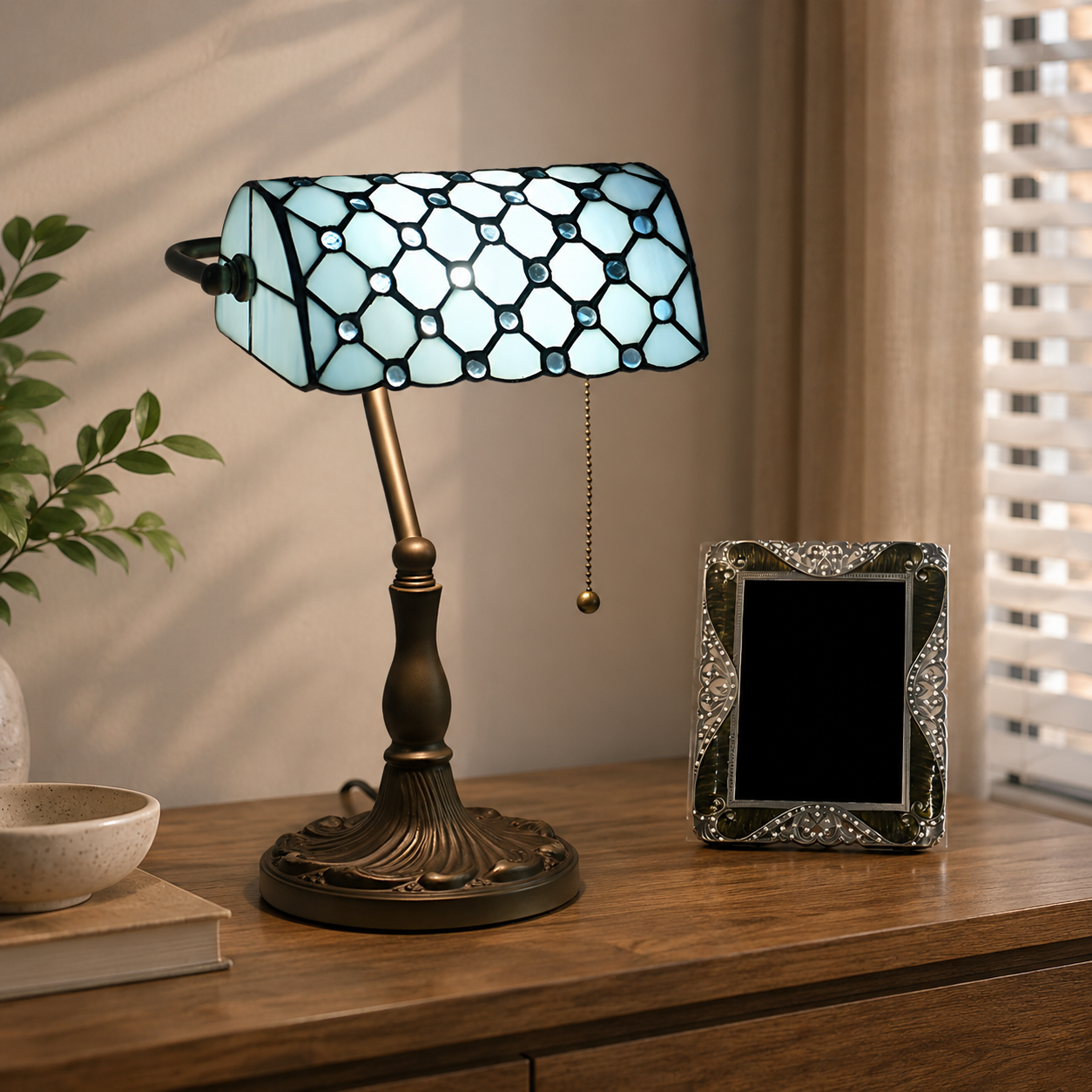 Retro Tiffany Table Lamp with Gridded Glass Shade | Tynvora