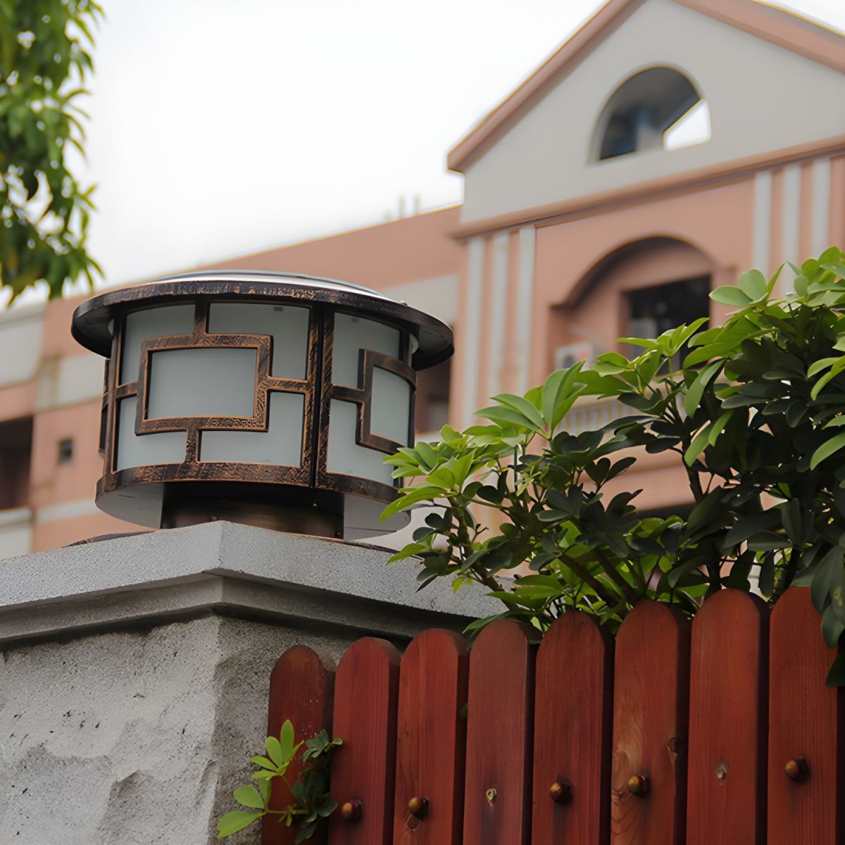 Round Bronze Solar Outdoor Light in Metal | Sunmeto