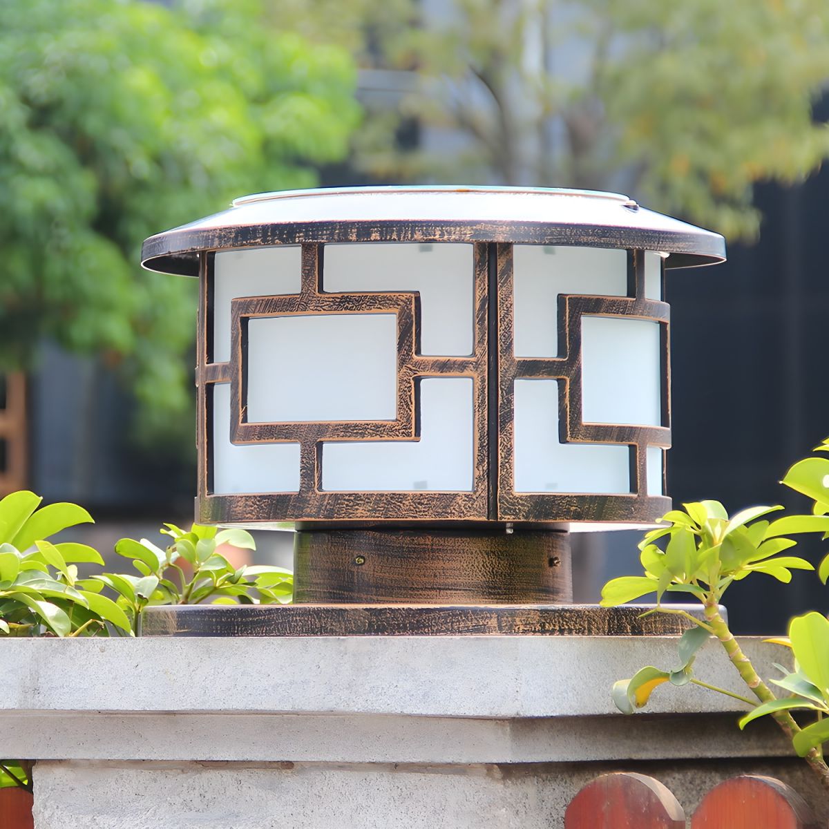 Round Bronze Solar Outdoor Light in Metal | Sunmeto