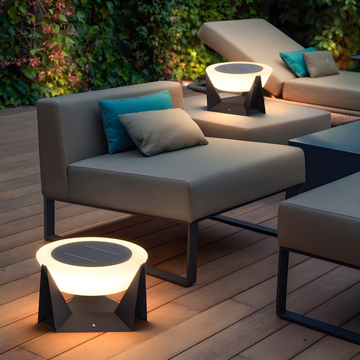 Round Metal Solar Pillar Light for Outdoor Areas | Gleamo