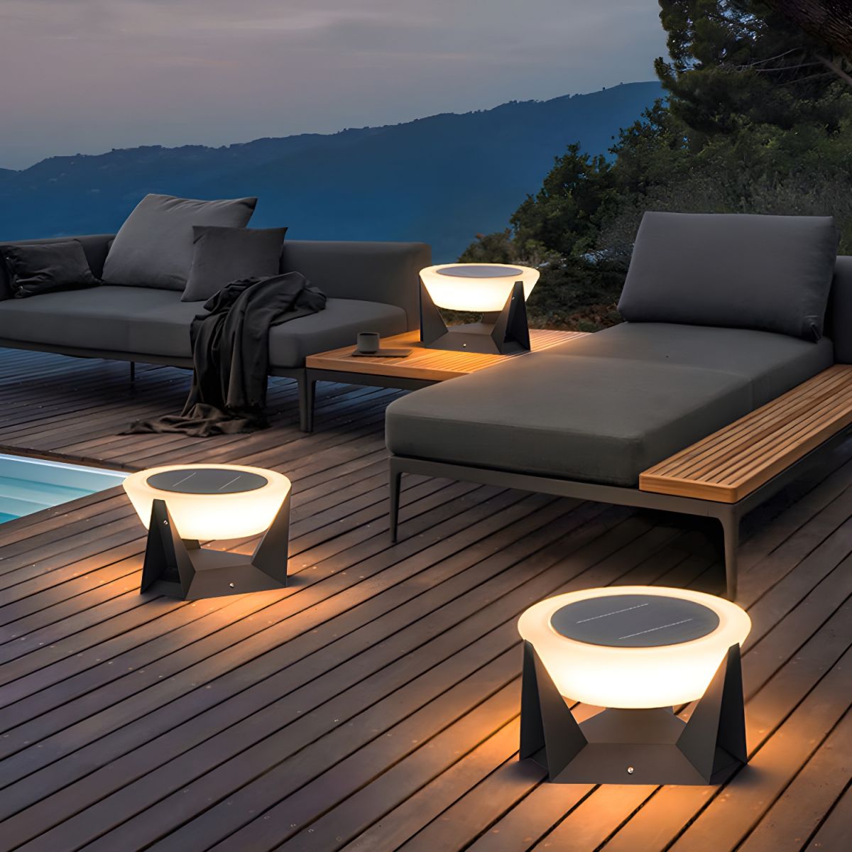 Round Metal Solar Pillar Light for Outdoor Areas | Gleamo