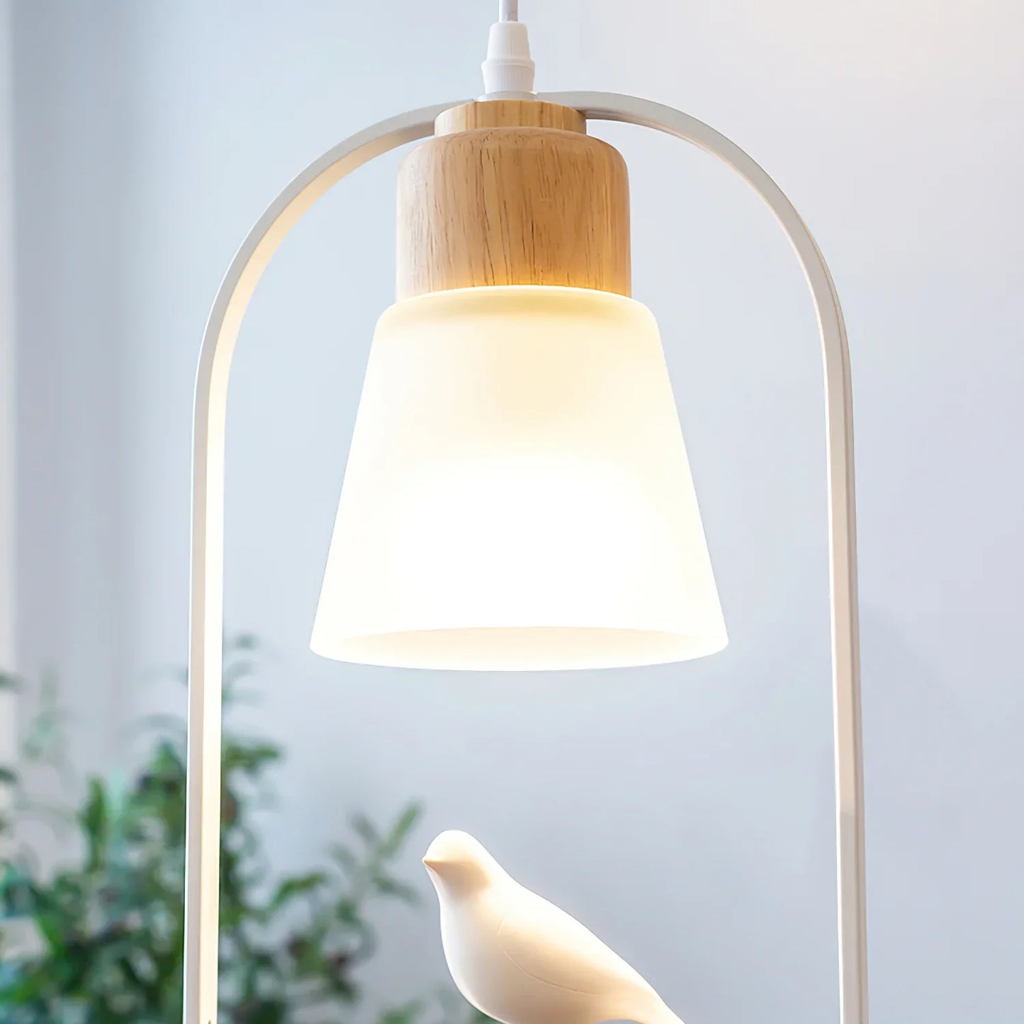 Scandinavian Bird Detail Pendant Light for Modern Interior | Varella